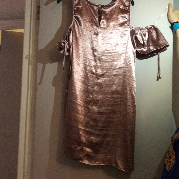 Mini cold shoulder dress with tags never worn ! - Picture 3 of 3